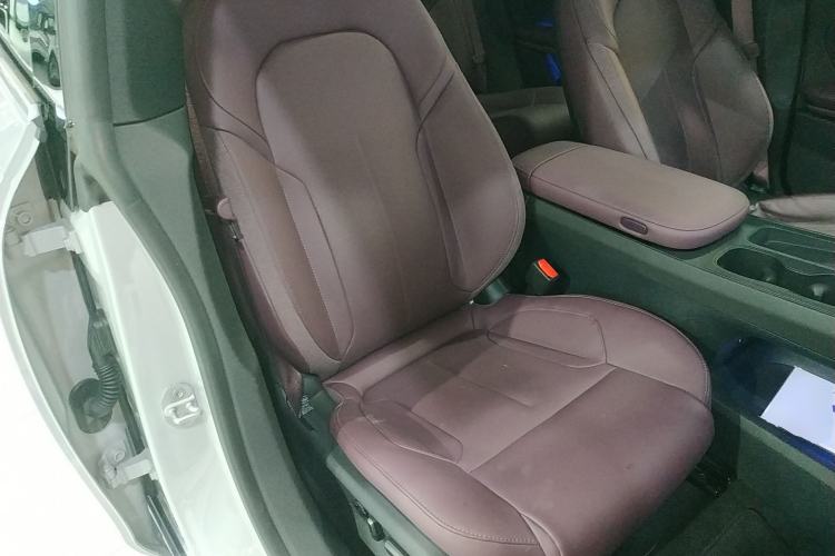 Used Nio ET5 2024 75 kWh Right Front Seat