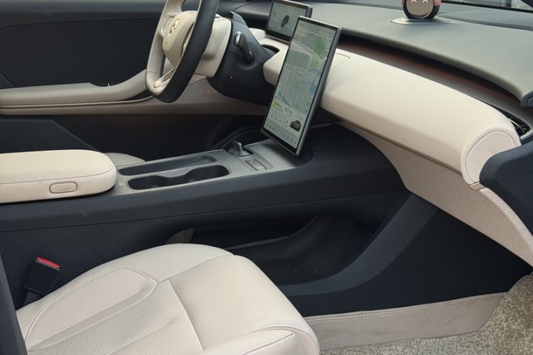 Used Nio ET5 2024 75 kWh Right Front Seat