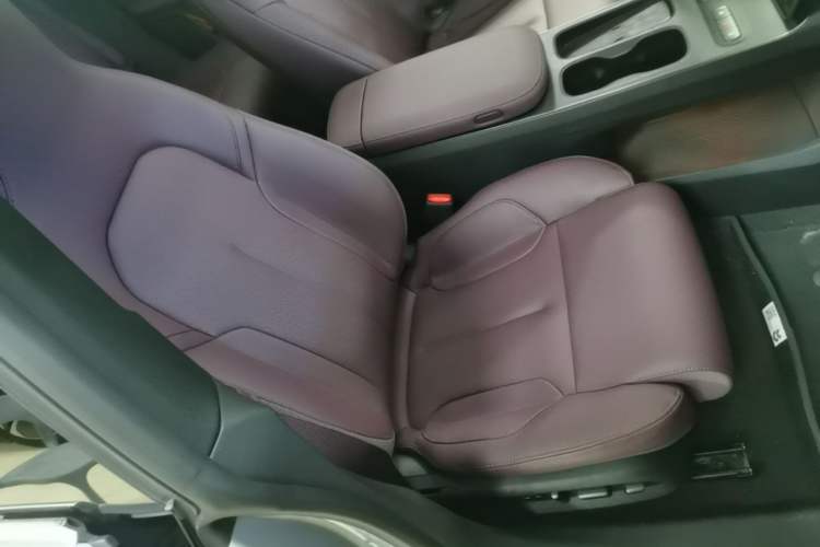 Used Nio ET5 2024 75 kWh Right Front Seat