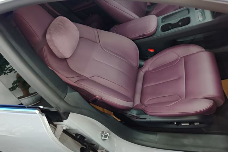Used Nio ET5 2024 75 kWh Right Front Seat