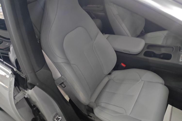 Used Nio ET5 2024 75 kWh Right Front Seat