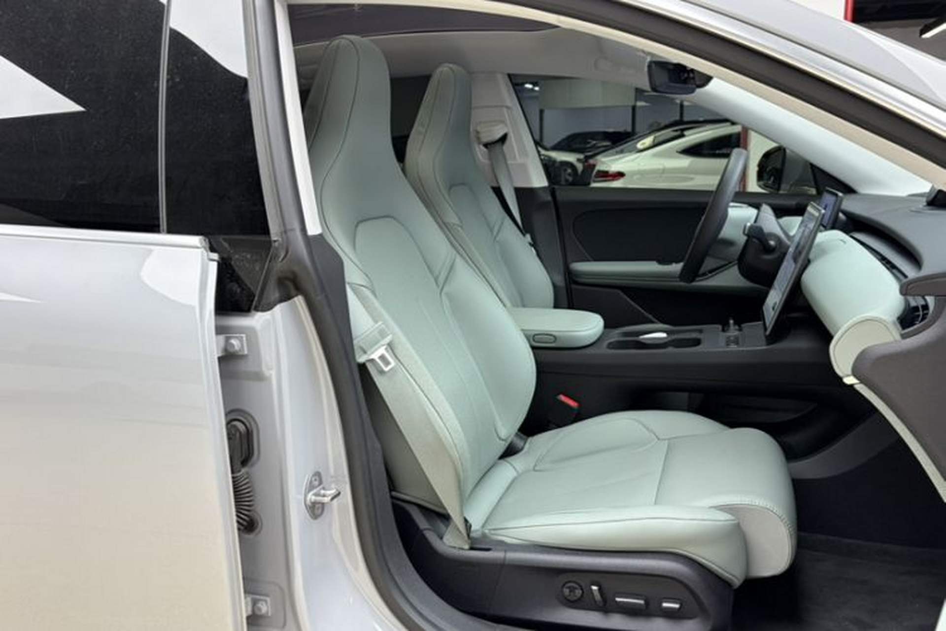 Used Nio ET5 2024 75 kWh Right Front Seat