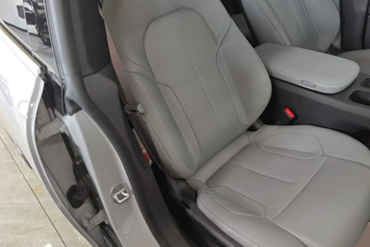 Used Nio ET5 2024 75 kWh Right Front Seat