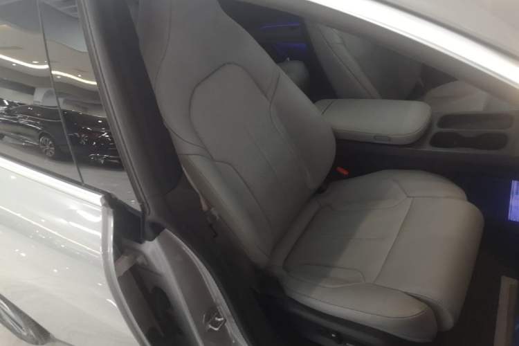 Used Nio ET5 2024 75 kWh Right Front Seat