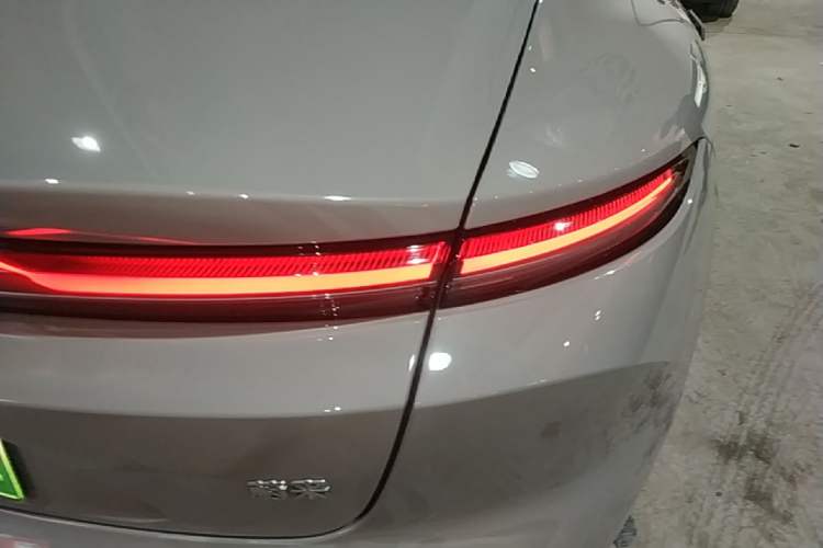 Used Nio ET5 2024 75 kWh Right Rear Taillight
