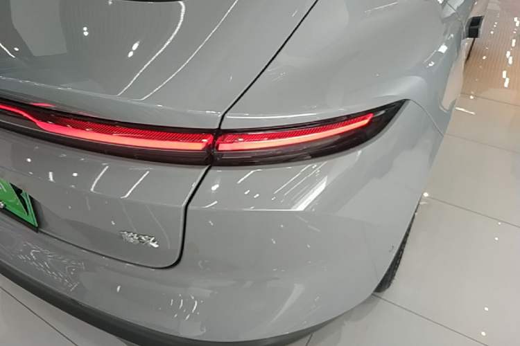 Used Nio ET5 2024 75 kWh Right Rear Taillight