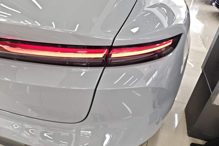 Used Nio ET5 2024 75 kWh Right Rear Taillight