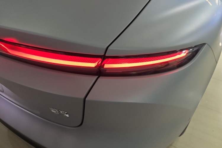 Used Nio ET5 2024 75 kWh Right Rear Taillight
