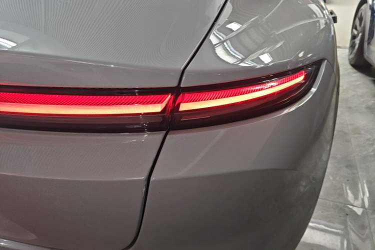 Used Nio ET5 2024 75 kWh Right Rear Taillight
