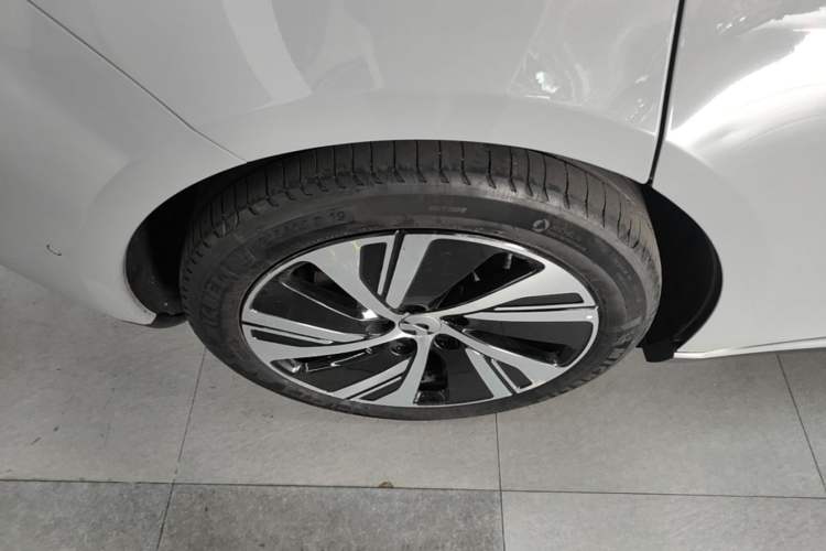 Used Nio ET5 2024 75 kWh Right Rear Wheel Hub