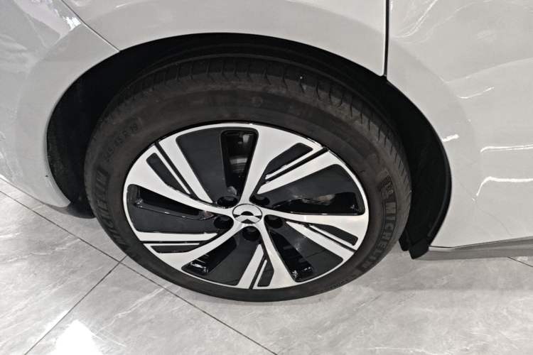 Used Nio ET5 2024 75 kWh Right Rear Wheel Hub