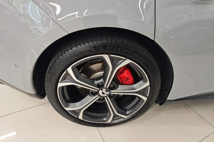 Used Nio ET5 2024 75 kWh Right Rear Wheel Hub