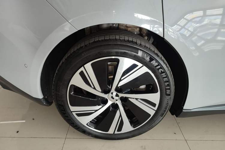 Used Nio ET5 2024 75 kWh Right Rear Wheel Hub