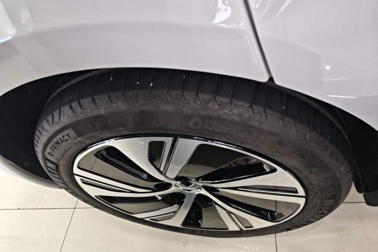 Used Nio ET5 2024 75 kWh Right Rear Wheel Hub