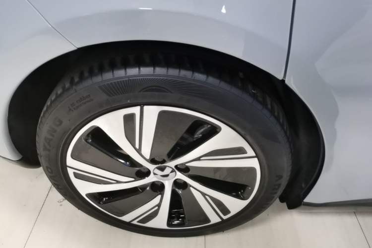 Used Nio ET5 2024 75 kWh Right Rear Wheel Hub