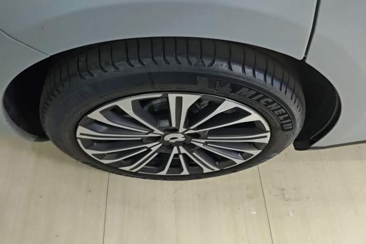 Used Nio ET5 2024 75 kWh Right Rear Wheel Hub