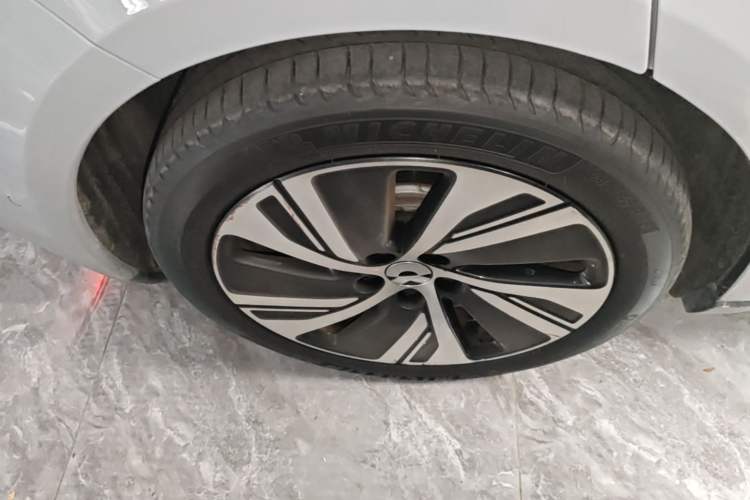 Used Nio ET5 2024 75 kWh Right Rear Wheel Hub