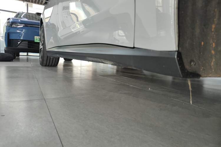 Used Nio ET5 2024 75 kWh Right Side Sill