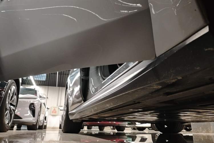 Used Nio ET5 2024 75 kWh Right Side Sill