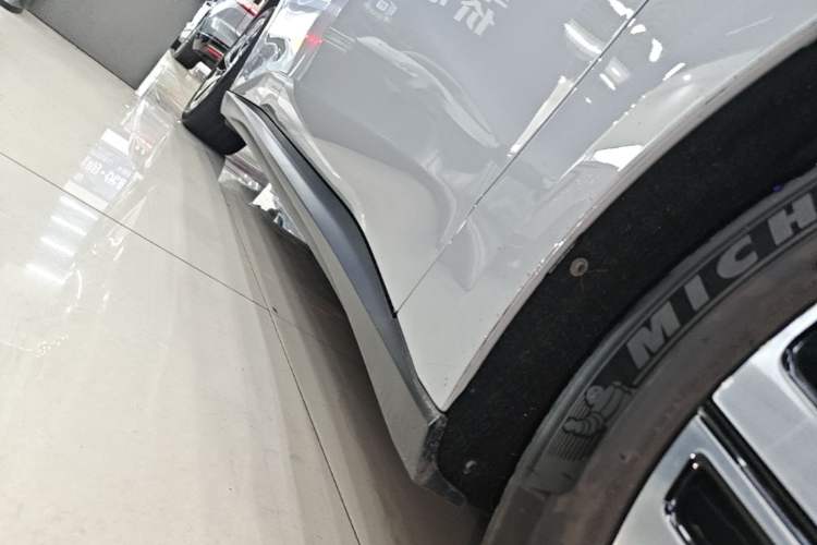 Used Nio ET5 2024 75 kWh Right Side Sill
