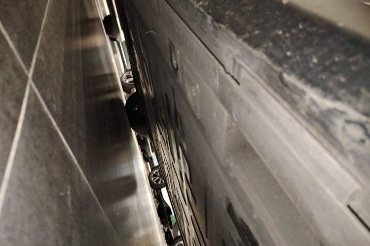 Used Nio ET5 2024 75 kWh Right Side Sill