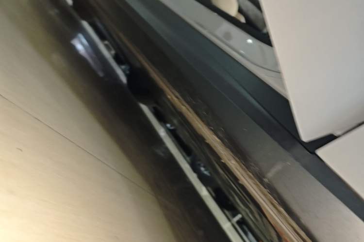 Used Nio ET5 2024 75 kWh Right Side Sill