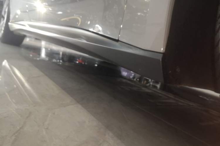 Used Nio ET5 2024 75 kWh Right Side Sill