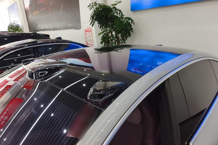 Used Nio ET5 2024 75 kWh Roof