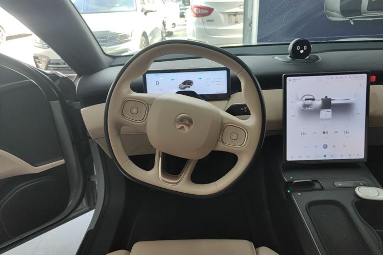 Used Nio ET5 2024 75 kWh Steering Wheel