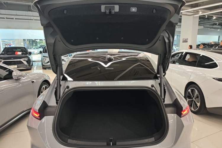 Used Nio ET5 2024 75 kWh Trunk