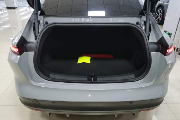Used Nio ET5 2024 75 kWh Trunk