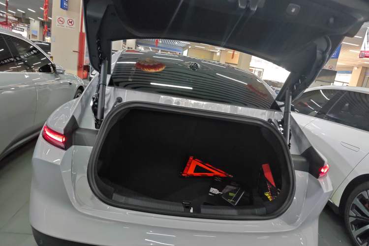 Used Nio ET5 2024 75 kWh Trunk