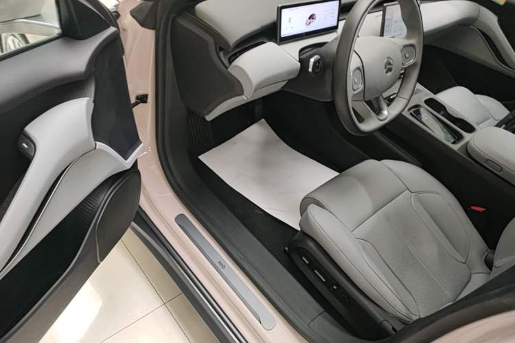 Used Nio ET5 2024 75 kWh Driver Seat