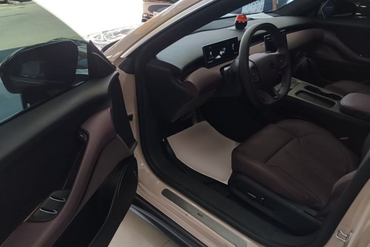 Used Nio ET5 2024 75 kWh Driver Seat