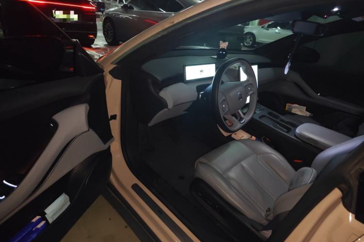 Used Nio ET5 2024 75 kWh Driver Seat