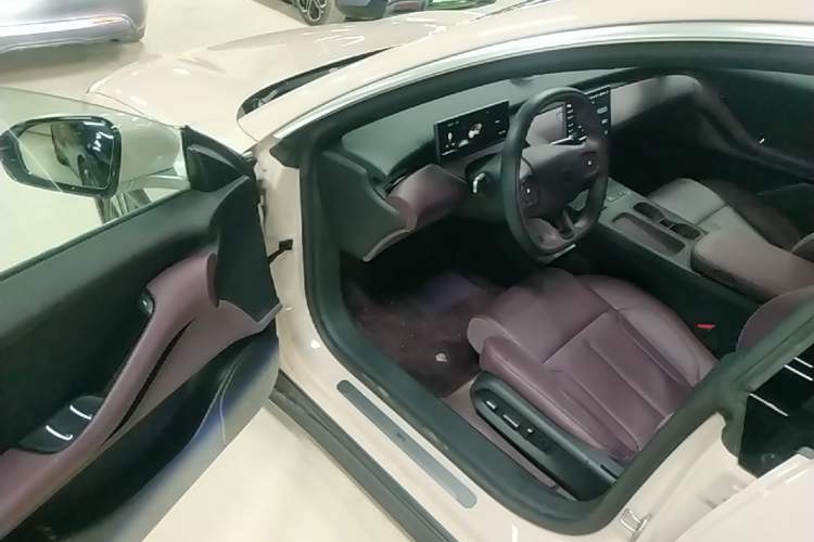 Used Nio ET5 2024 75 kWh Driver Seat
