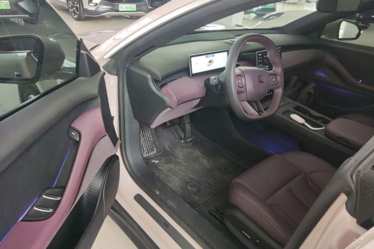 Used Nio ET5 2024 75 kWh Driver Seat