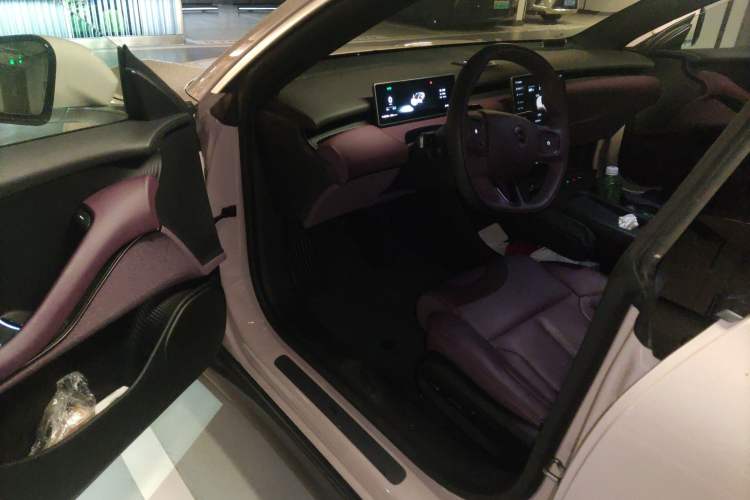 Used Nio ET5 2024 75 kWh Driver Seat