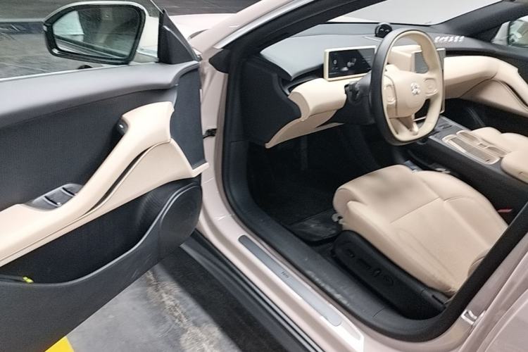 Used Nio ET5 2024 75 kWh Driver Seat