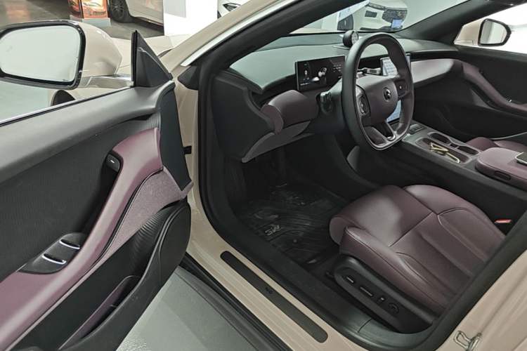 Used Nio ET5 2024 75 kWh Driver Seat
