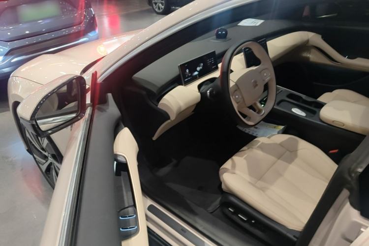 Used Nio ET5 2024 75 kWh Driver Seat