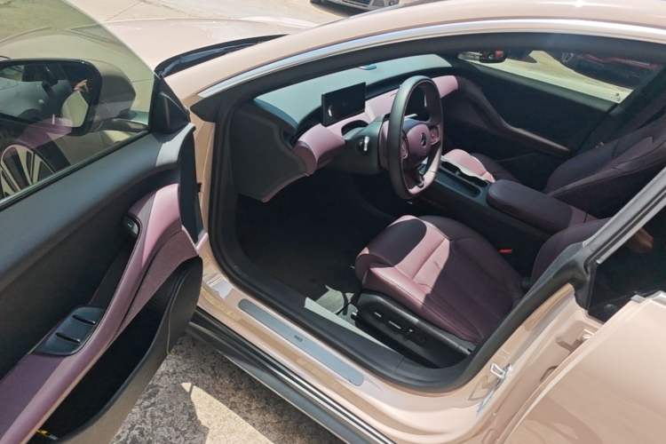 Used Nio ET5 2024 75 kWh Driver Seat