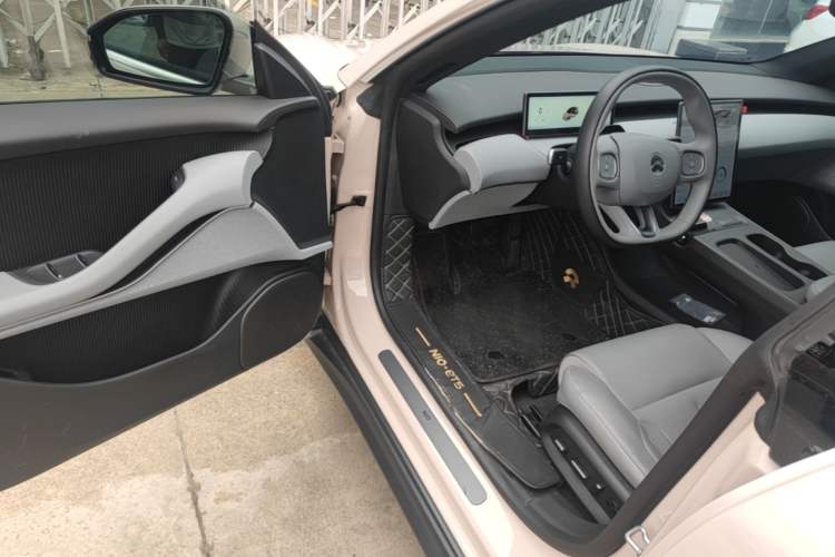 Used Nio ET5 2024 75 kWh Driver Seat