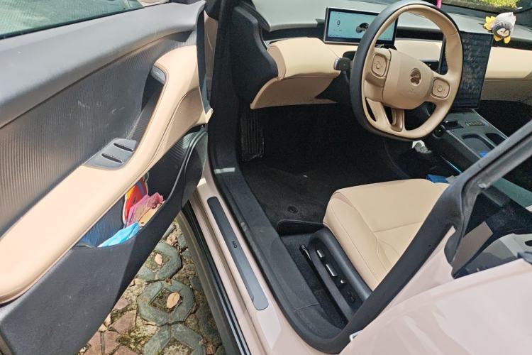 Used Nio ET5 2024 75 kWh Driver Seat