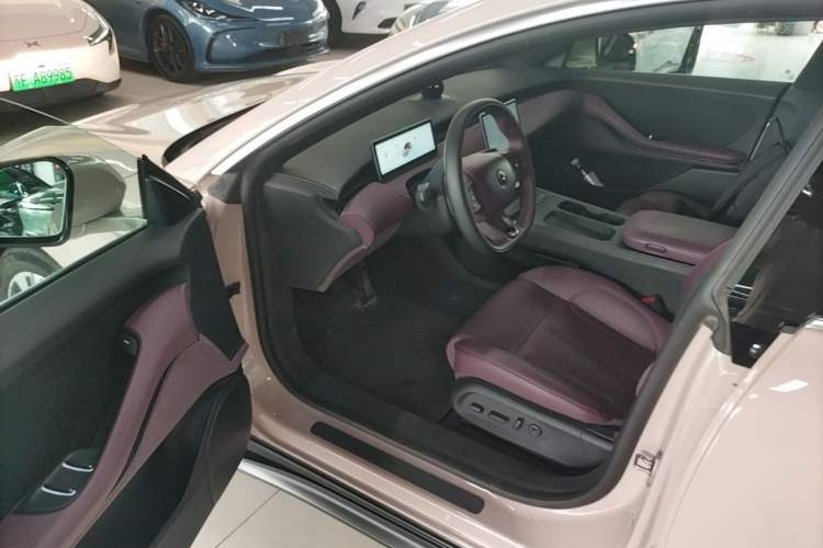 Used Nio ET5 2024 75 kWh Driver Seat