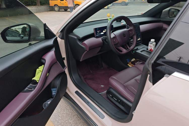 Used Nio ET5 2024 75 kWh Driver Seat