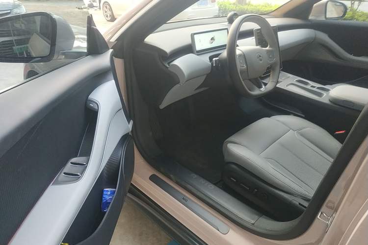 Used Nio ET5 2024 75 kWh Driver Seat