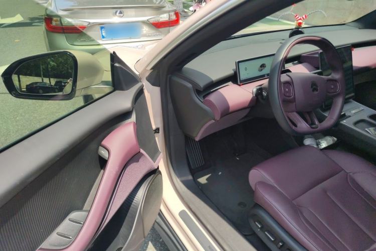 Used Nio ET5 2024 75 kWh Driver Seat