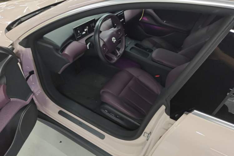 Used Nio ET5 2024 75 kWh Driver Seat