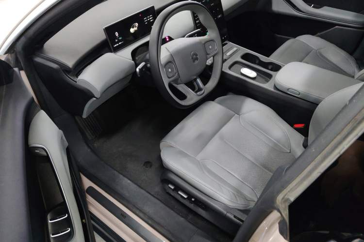 Used Nio ET5 2024 75 kWh Driver Seat